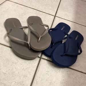 Old navy flip flops🌴